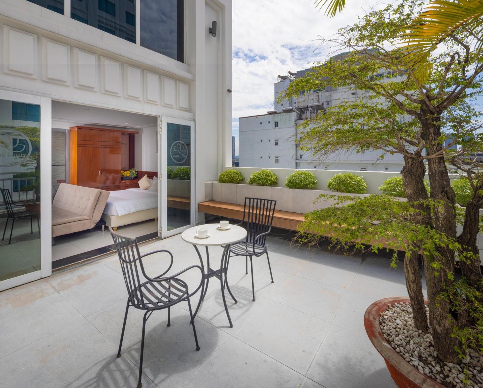 White Lotus Hotel Saigon Хошимин Екстериор снимка