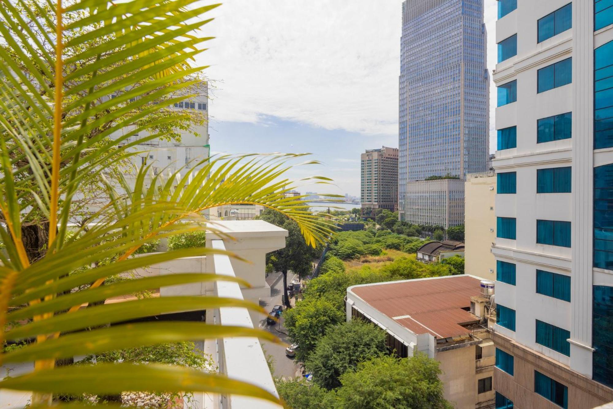 White Lotus Hotel Saigon Хошимин Екстериор снимка