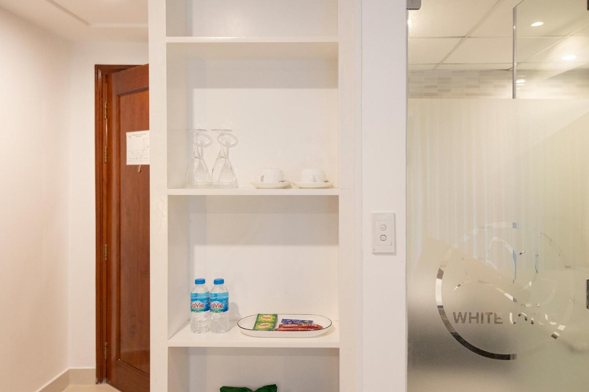 White Lotus Hotel Saigon Хошимин Екстериор снимка