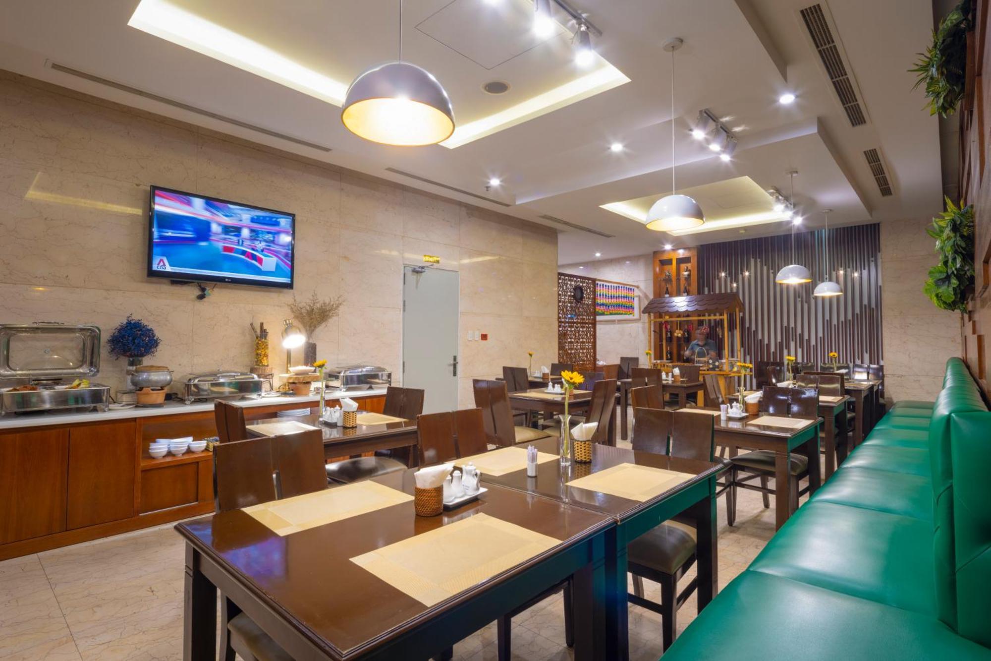 White Lotus Hotel Saigon Хошимин Екстериор снимка
