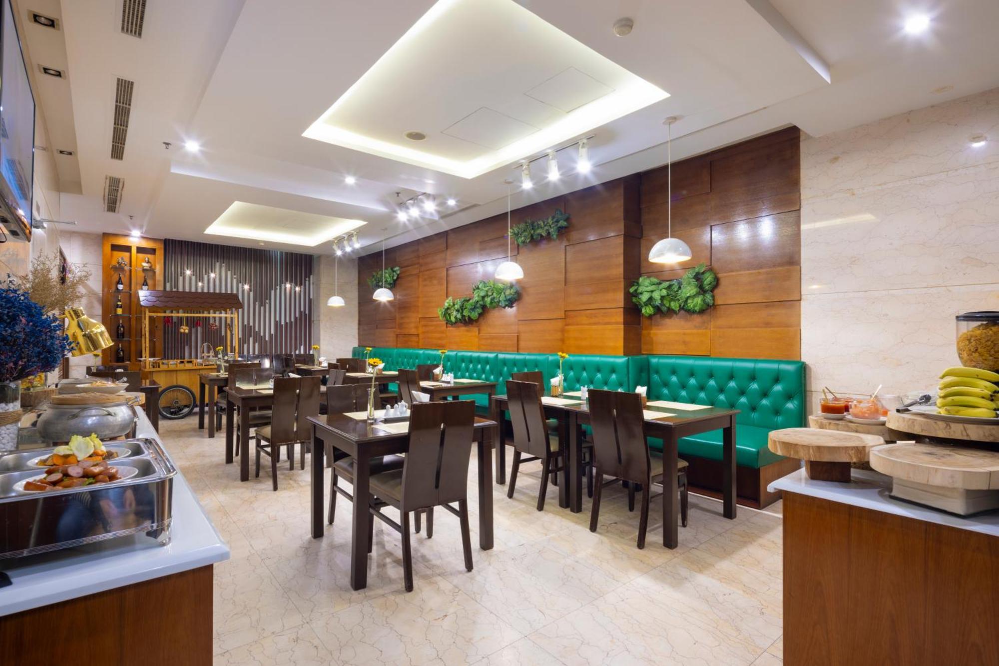 White Lotus Hotel Saigon Хошимин Екстериор снимка