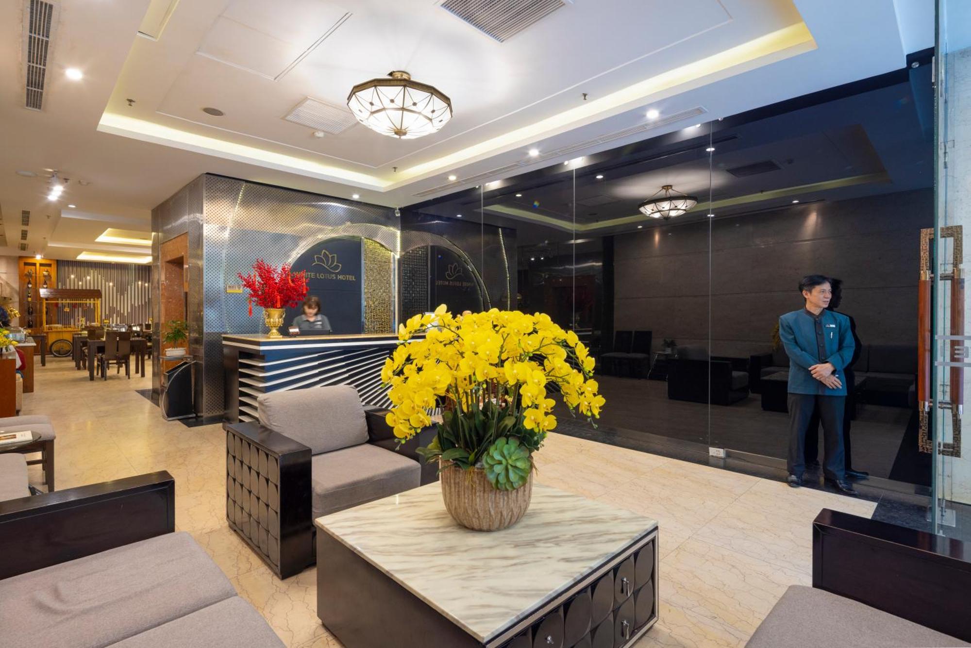 White Lotus Hotel Saigon Хошимин Екстериор снимка