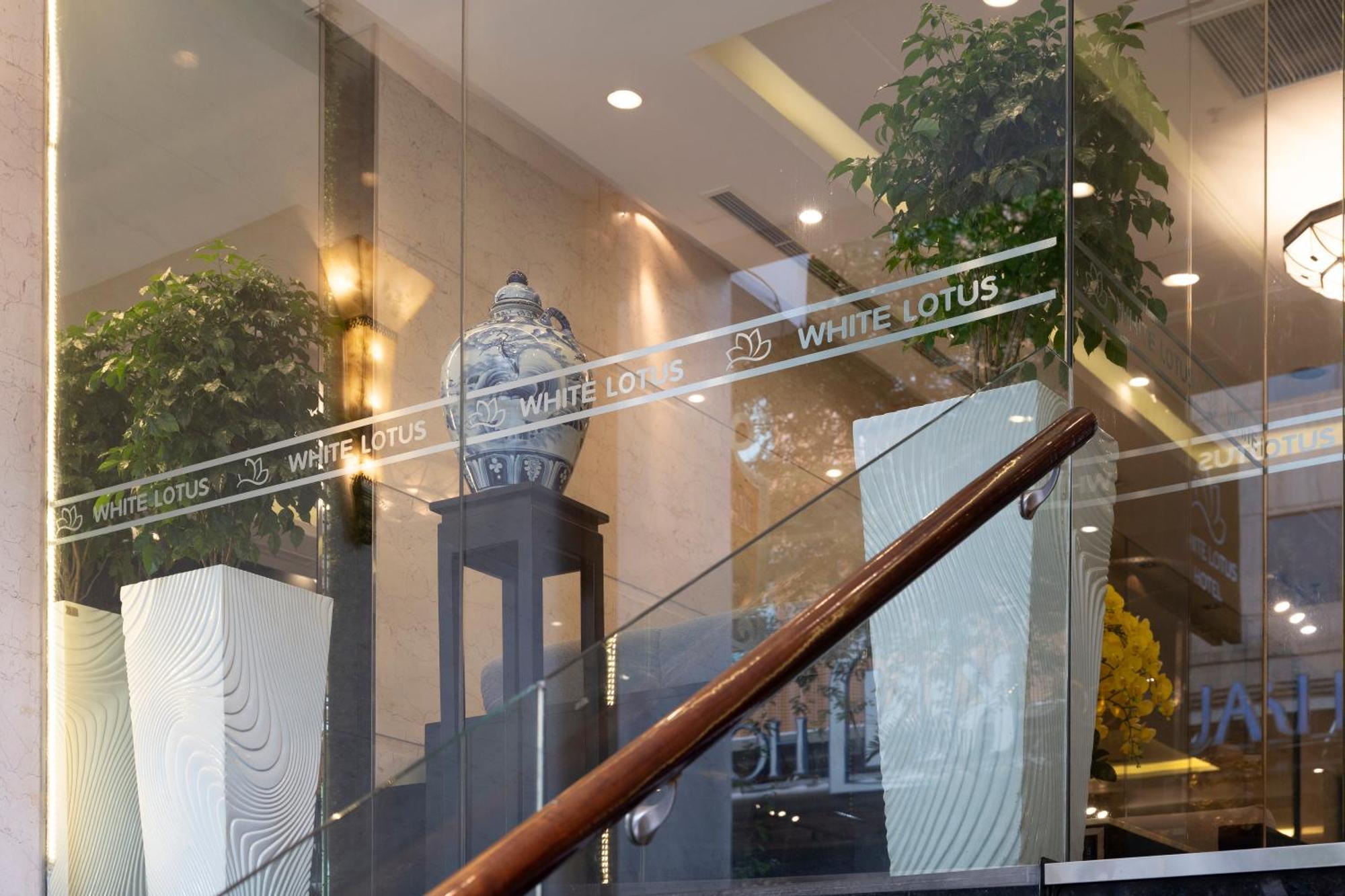 White Lotus Hotel Saigon Хошимин Екстериор снимка