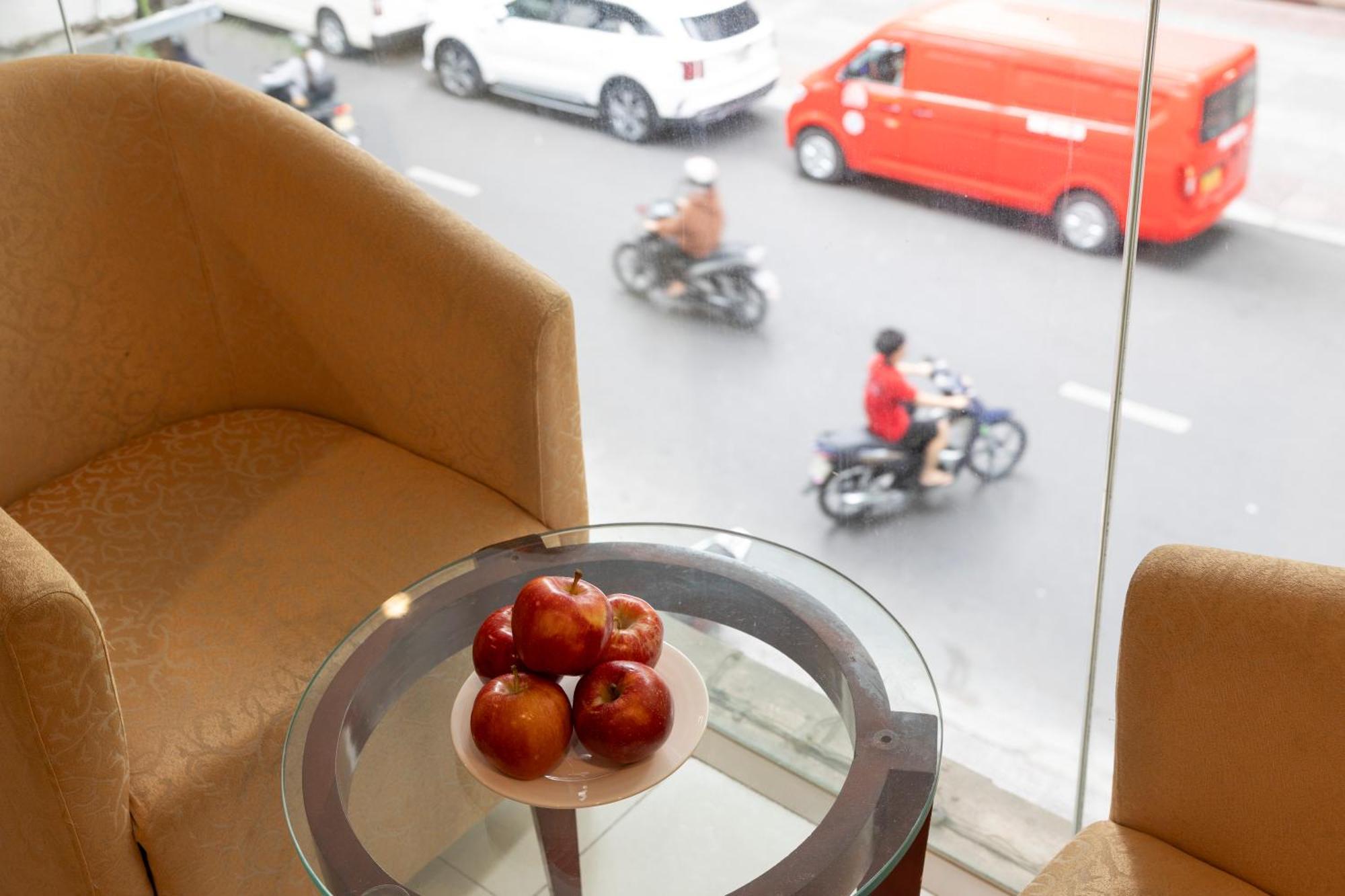 White Lotus Hotel Saigon Хошимин Екстериор снимка